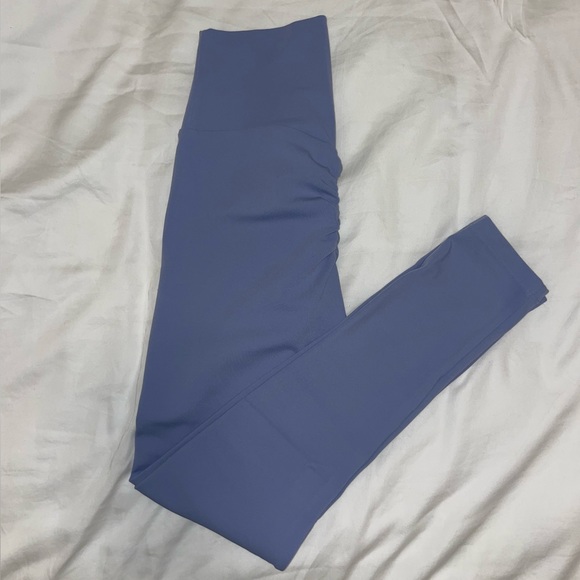 Butt Scrunch Leggings - Picture 1 of 4